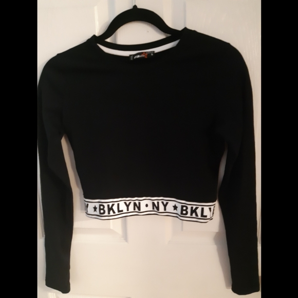 NWOT Athleisure Crop Long sleeve - Picture 2 of 3